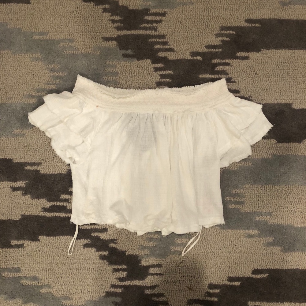 Off the shoulder tee